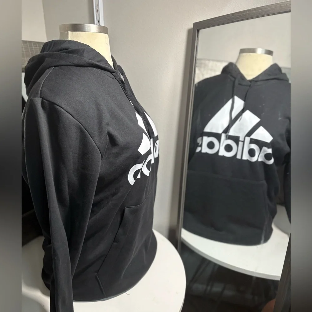 NWT - Adidas essentials fleece logo hoodie men’s size XL